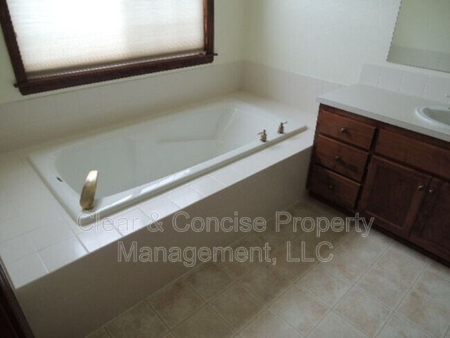 Building Photo - 5216 Cold Springs Way