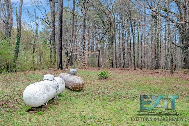 Building Photo - 3 bedroom, 1 bathroom home located in Lawrenceville, VA