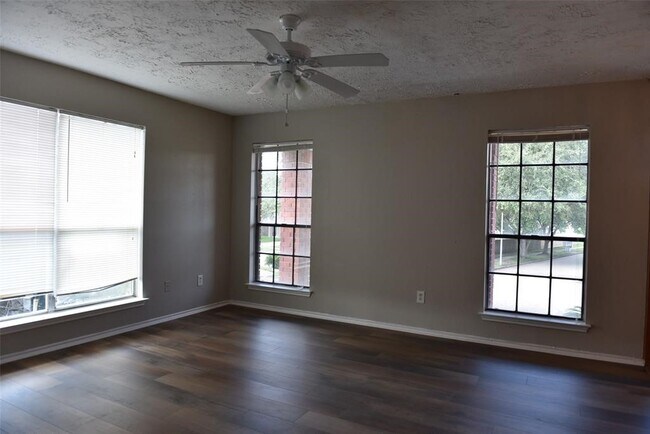 Building Photo - 12303 Glenmeadow Dr