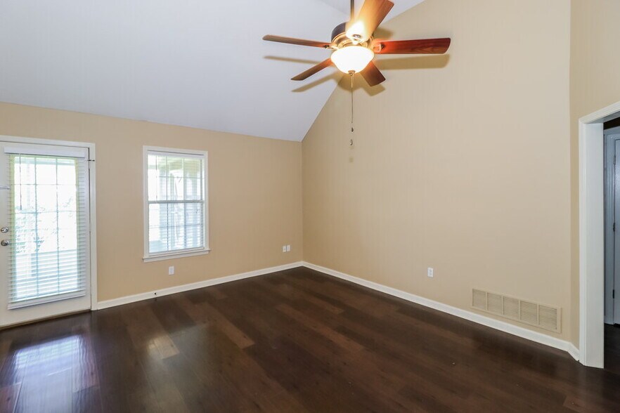 Building Photo - 115 Winding Creek Dr