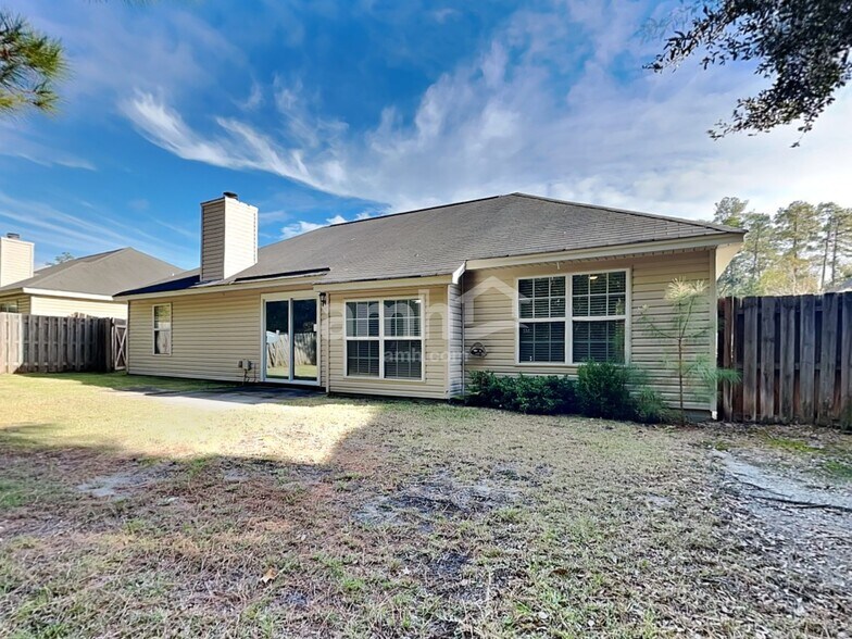 Building Photo - 20 Carlisle Ln