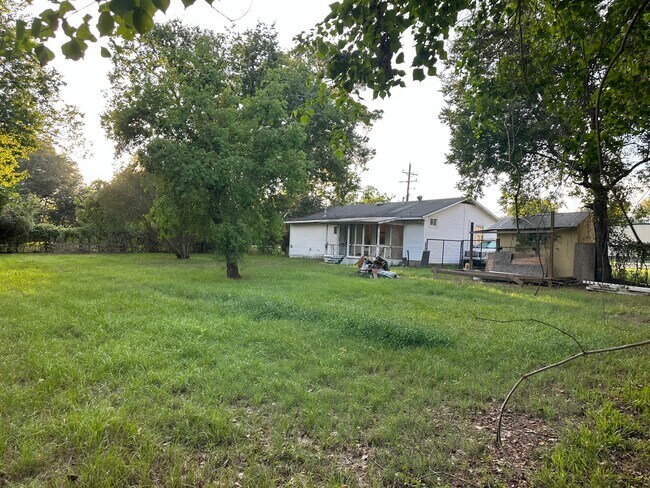 Building Photo - 1703 Orval Rd
