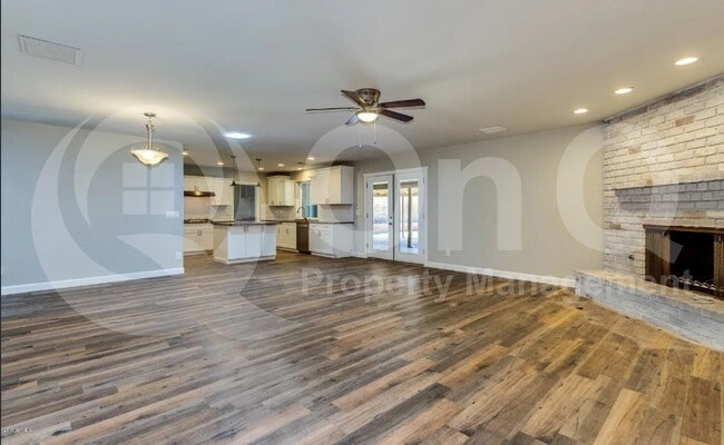 Building Photo - 2502 E Sahuaro Dr