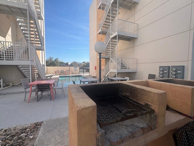 Building Photo - 502 Shiloh Dr