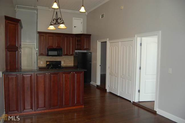 Building Photo - 304 Adamson Square