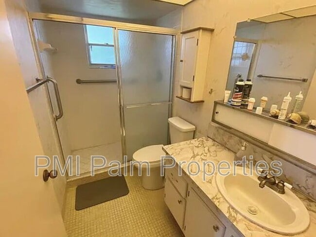 Building Photo - 7 Greenway Village N