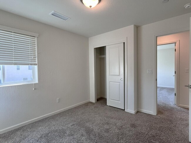 Building Photo - 537 Farmhouse Ln