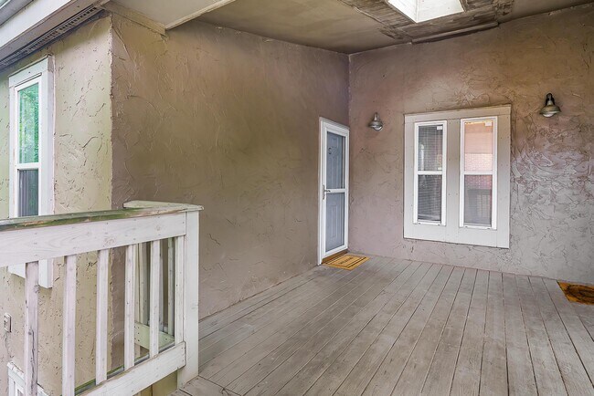 Building Photo - 945 Quay Ave