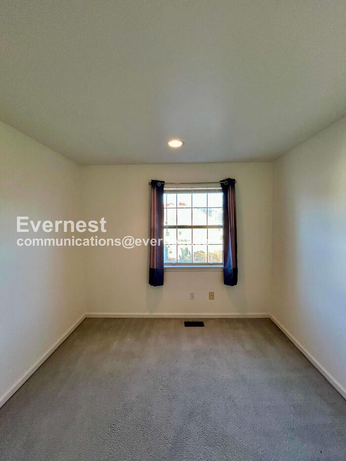 Building Photo - 16321 Taconic Cir