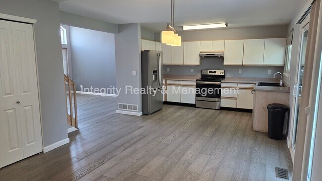 Building Photo - 5056 Weeping Willow Cir