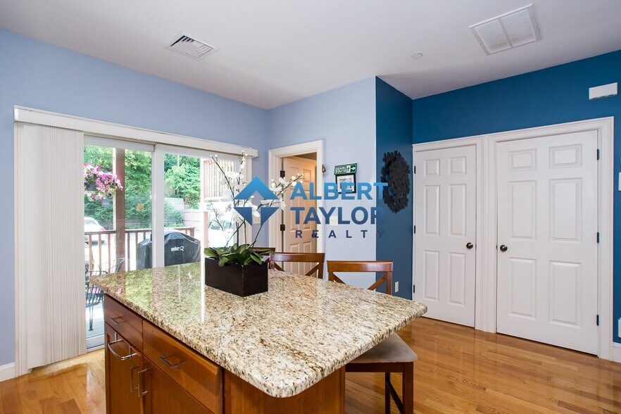 Building Photo - 111 Pleasant St