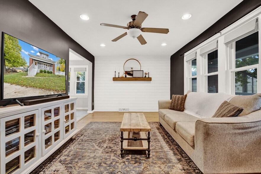 Building Photo - 3124 S Ellen St