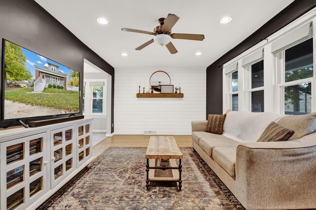 Building Photo - 3124 S Ellen St