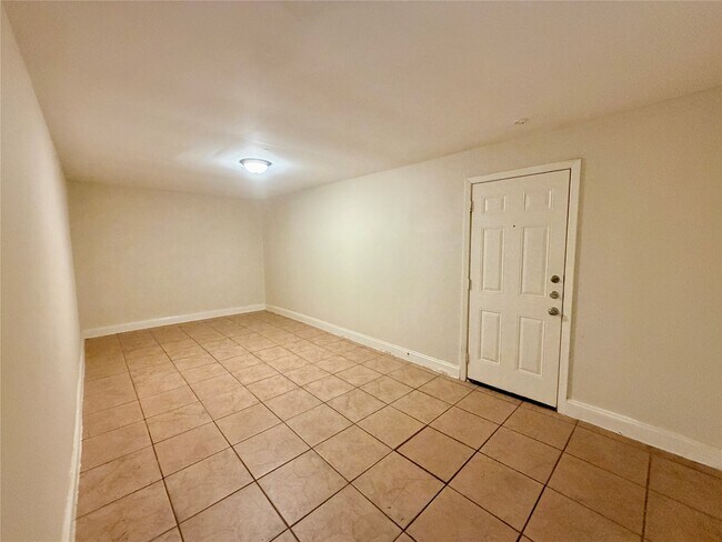 Building Photo - 15811 Nutcracker Ct