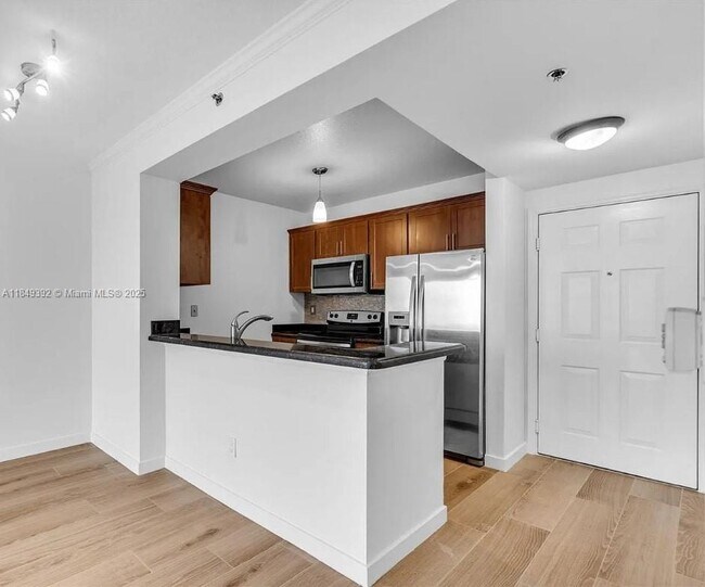 Building Photo - 2665 SW 37th Ave