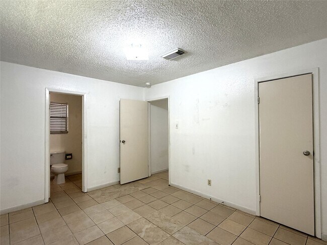 Building Photo - 8842 Barton St