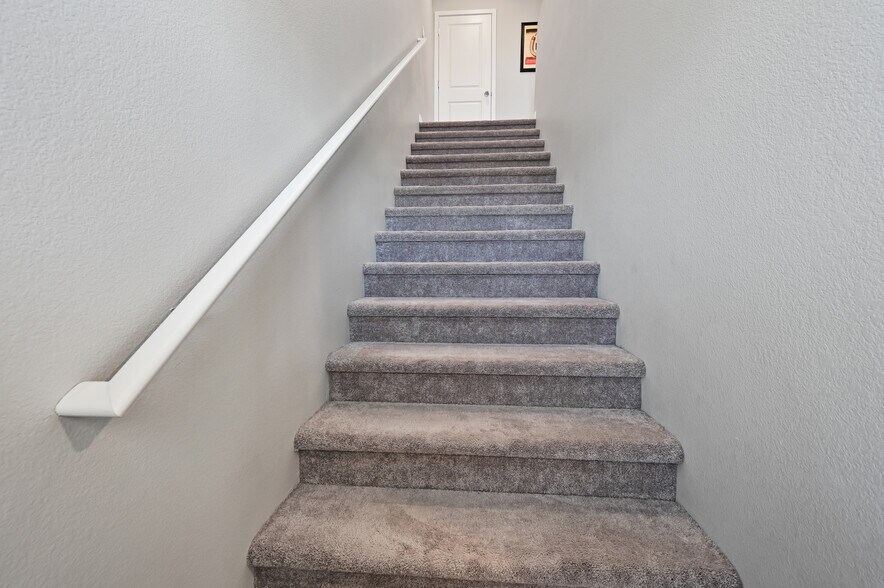 Staircase - 260 Pawnee Rd