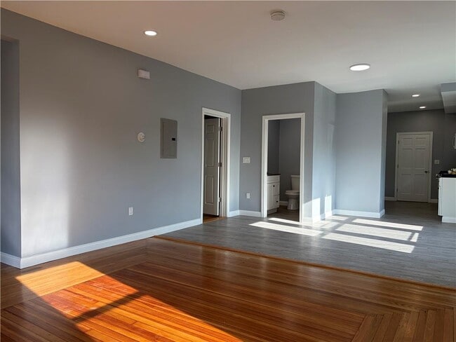 Building Photo - 98 Whitmarsh St