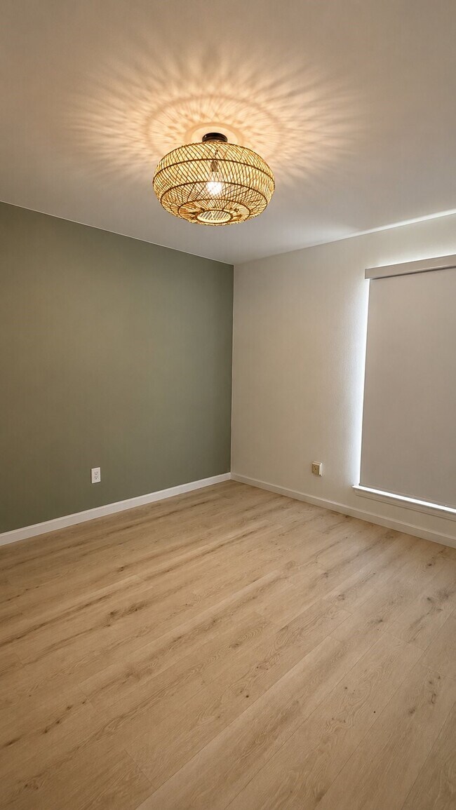 Building Photo - 9511 Bollingbrook Dr