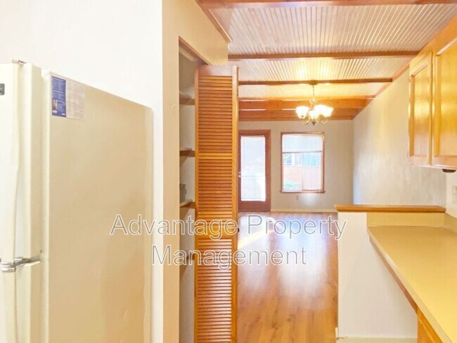 Building Photo - 149 NE Powderhorn Dr