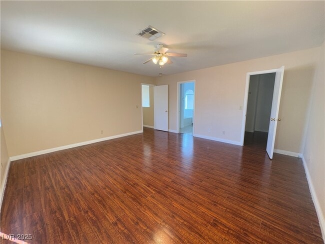 Building Photo - 924 Carmel Shrs Dr