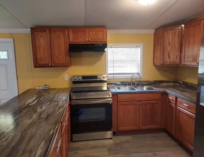 Building Photo - 308 Lilly Ln