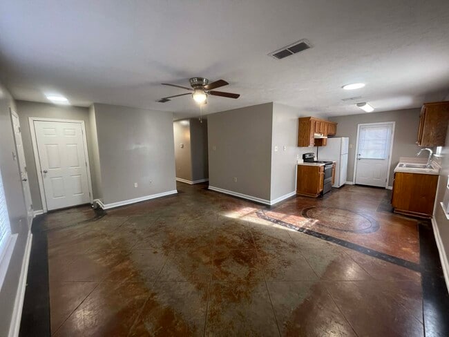 Building Photo - 570 Cherub Ct