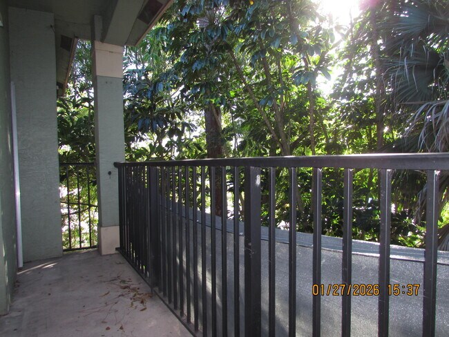 Building Photo - 350 Crestwood Cir