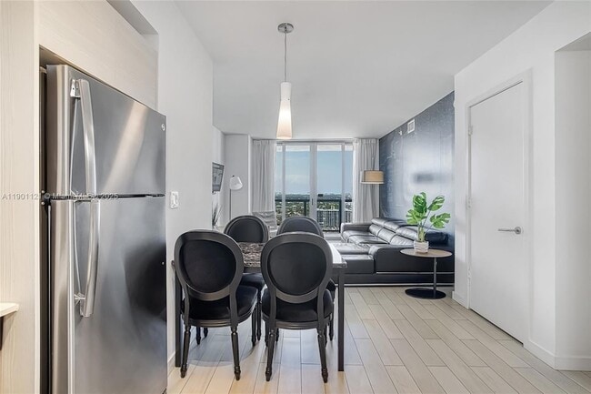 Building Photo - 2602 E Hallandale Beach Blvd