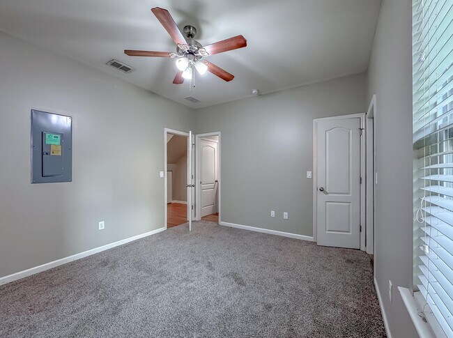 Building Photo - 1988 Green Castle Ln