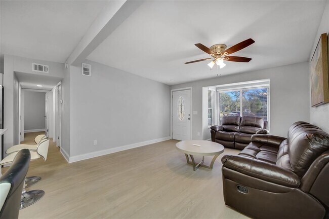 Building Photo - 1400 Poinciana Dr