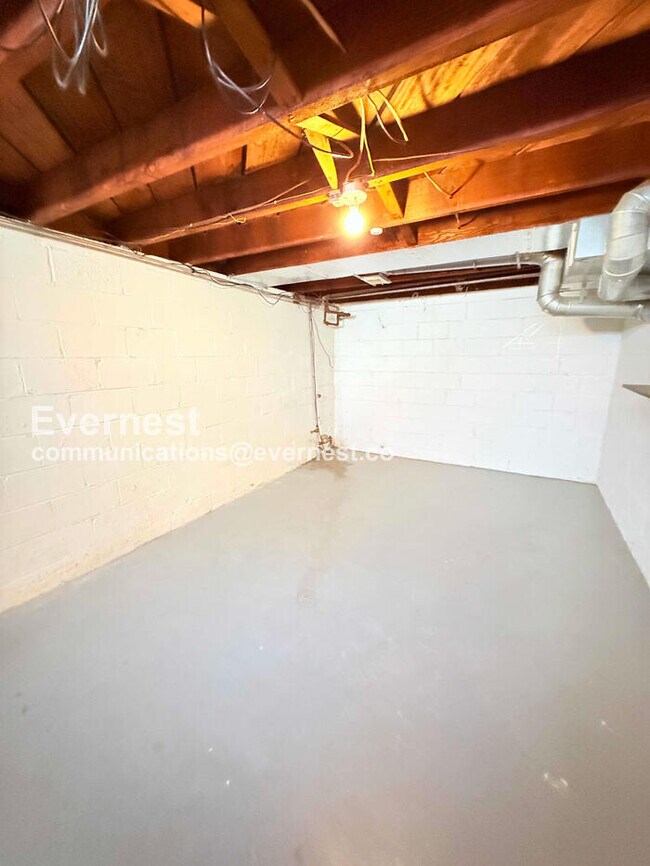 Building Photo - 17143 Ontario St