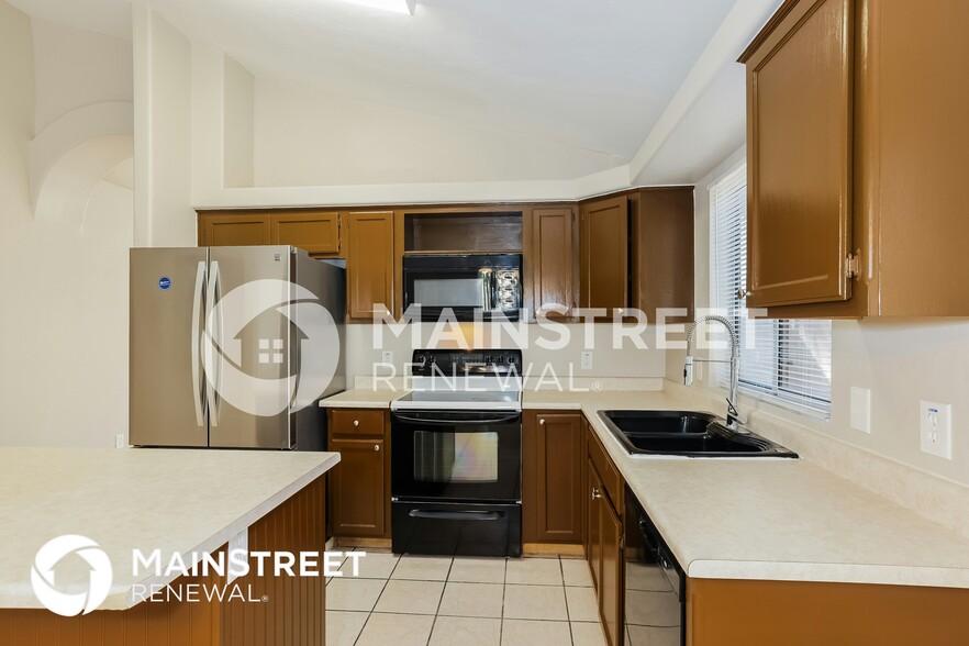 Building Photo - 118 W Villa Theresa Dr