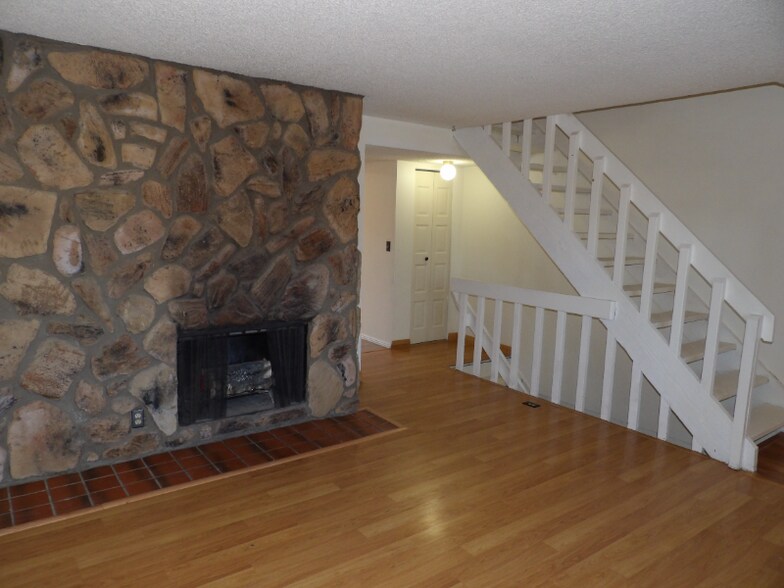 Building Photo - 226 W Rockrimmon Blvd