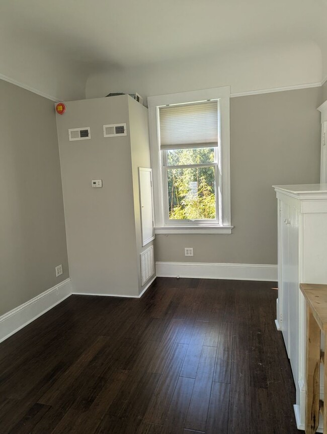 Building Photo - 715-715 1/2 Lyon St