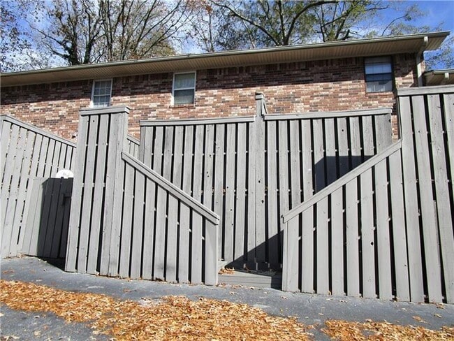 Building Photo - 1235 Riverside Dr