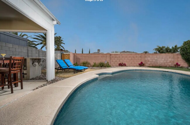 Building Photo - Beautiful Bungalow Home with Heated Pool on Golf Course