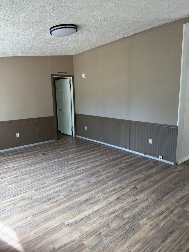 Building Photo - 110 Robin Meadow Ln