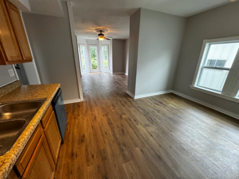 Building Photo - 4000 Glady Rd