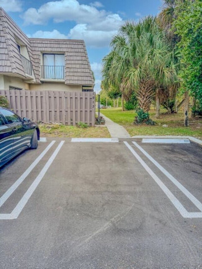 Building Photo - 1913 N Congress Ave