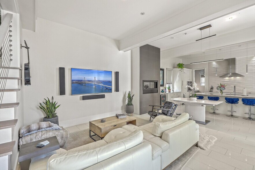 Building Photo - 310 Rivers St