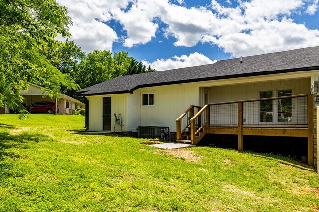 Building Photo - 910 Windlau Ct