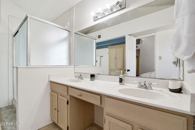 Building Photo - 4348 Loma Hermosa Dr