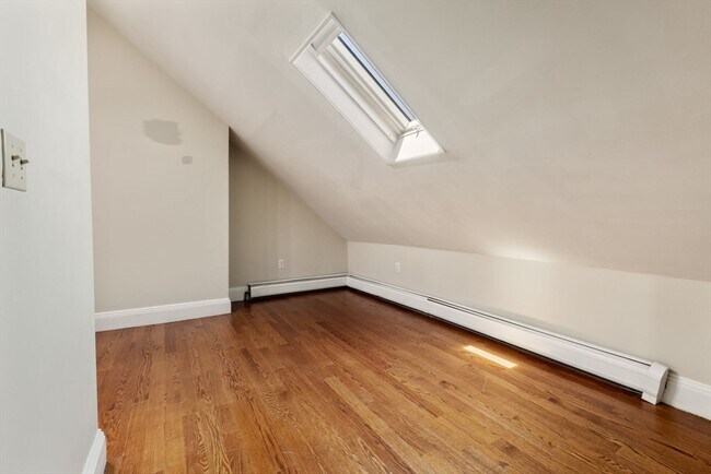 Building Photo - 17 Sackville St