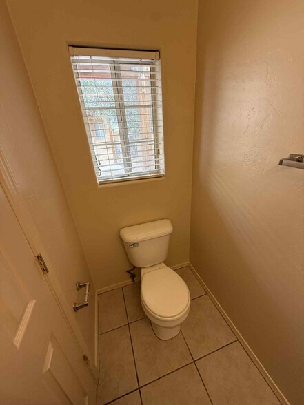 Building Photo - 500 N Forgeus Ave