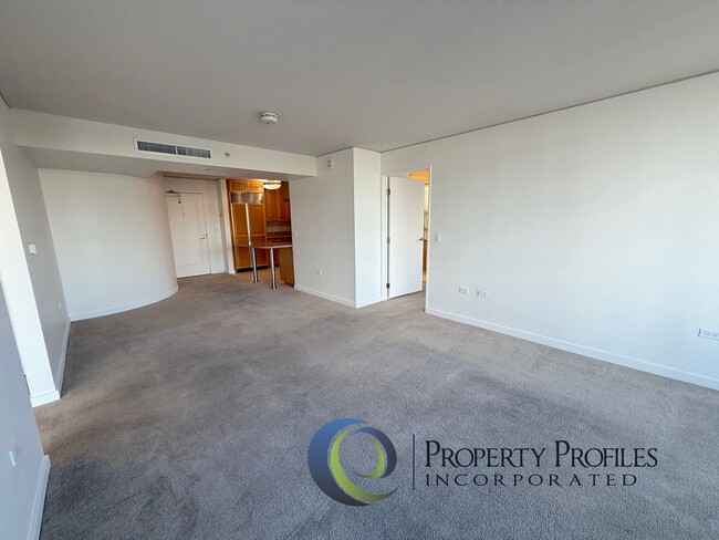 Building Photo - Moana Pacific - 2 Bedroom 2 Bath Unit - Available Now!