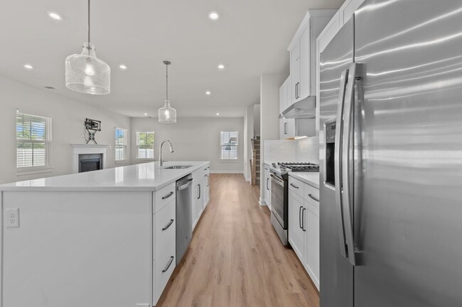 Building Photo - Luxurious 4-bed