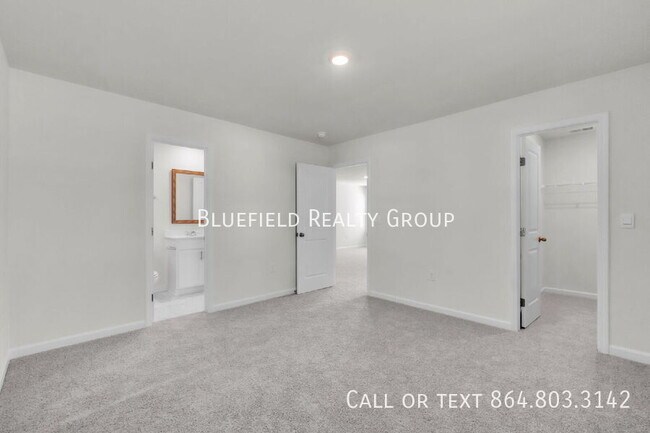 Building Photo - 380 Fenwick Dr