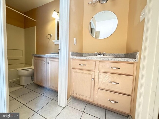 Building Photo - 20 Emandan Ln