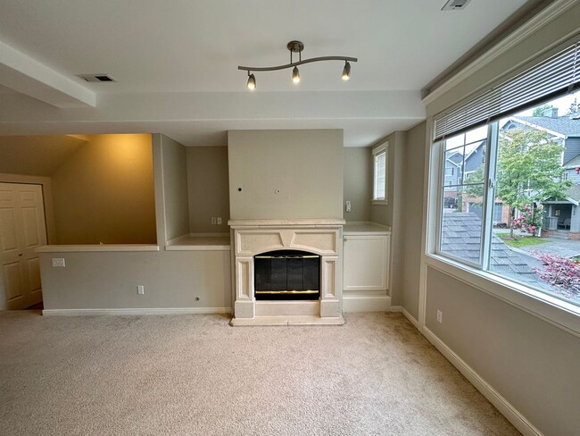 Building Photo - 2Bd/2.5Ba Issaquah Townhouse